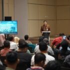 RCEO BSI Aceh, Imsak Ramadhan (tengah), berdiskusi bersama Ketua PWI Aceh, M. Nasir Nurdin (kiri), dan Asisten Direktur OJK Aceh, Firman Octo Armando (kanan), dalam acara Media Gathering di Banda Aceh, Rabu (13/5/2026).