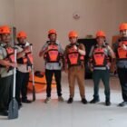 Tim BPBD Kota Banda Aceh Bersiap Memberikan Alat Pengamanan Di Pantai