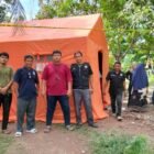 Pemasangan Tenda Bagi Korban kebakaran Oleh BPBD