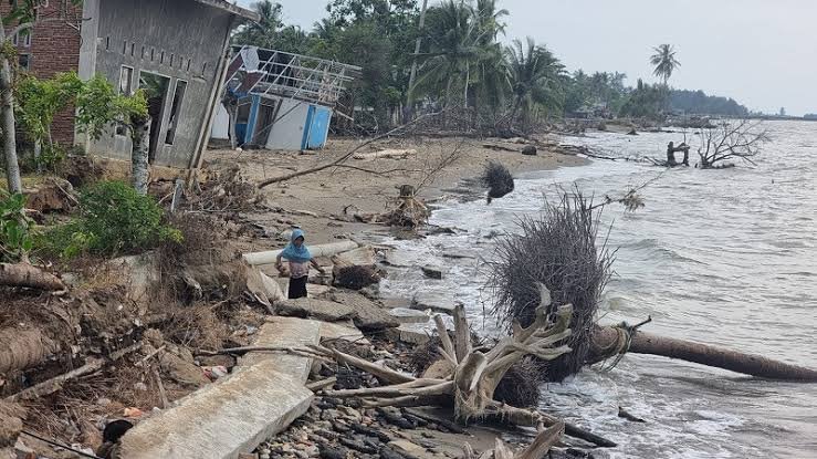 Banjir Rob di Seputaran Pantai Akibat Cuaca Ekstrem