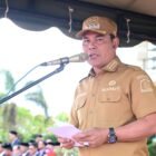 Bupati Aceh Besar Muharram Idris saat menjadi Inspektur Upacara Peringatan Hari Buku Nasional di Halaman Kantor Bupati, Kota Jantho, Senin (18/5/2026).FOTO/MC ACEH BESAR
