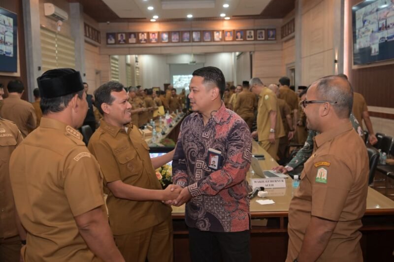 Wakil Gubernur Aceh, Fadlullah, SE bersama seluruh Bupati dan Walikota se Aceh serta SKPA terkait rapat Koordinasi pencegahan Korupsi dengan KPK RI di Aula Inspektorat Aceh, Banda Aceh (19/5/2026) . 