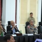 DISKUSI JKA: Wali Nanggroe Aceh Tgk Malik Mahmud Al Haytar (tengah) memimpin Rapat Koordinasi Forkopimda terkait keberlanjutan Jaminan Kesehatan Aceh (JKA) di Pendopo Wali Nanggroe, Banda Aceh, Selasa (19/5/2026).