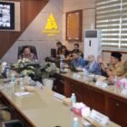 Bupati Aceh Besar H Muharram Idris (Syech Muharram) menghadiri Rakor pencegahan korupsi bersama Pemerintah Aceh dan KPK RI, di Aula Kantor Inspektorat Aceh, Selasa (19/5/2026).FOTO/ MC ACEH BESAR