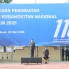 Karoops Polda Aceh, Brigjen Pol. Heri Heriyandi, S.I.K., bertindak sebagai Inspektur Upacara saat membacakan amanat Menteri Komunikasi dan Digital RI pada Peringatan Hari Kebangkitan Nasional (Harkitnas) ke-118 di Lapangan Mapolda Aceh, Banda Aceh, Rabu (20/5/2026).