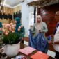 Ketua Dekranasda Aceh Marlina Muzakir, didampingi Kepala Dinas Perindustrian dan Perdagangan Aceh serta Ketua Dekranasda Aceh Besar Rita Maya Sari, berkunjung ke workshop Malaka Batik, di kawasan Kuta Malaka, Kamis (21/5/2026).