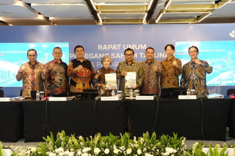 Jajaran Komisaris dan Direksi Solusi Bangun Indonesia dalam RUPS Tahunan yang memutuskan penggunaan 50% dari laba bersih tahun 2025 sebanyak Rp329,3 miliar sebagai dividen bagi pemegang saham, Jumat 22/05/2026.