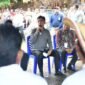 Wakil Presiden Gibran Rakabuming berdialog dengan para petani rumput laut di Pantai Mulut Seribu, Desa Daiama, Landu Leko, Rote Ndao, NTT, Jumat (22/5/2026).