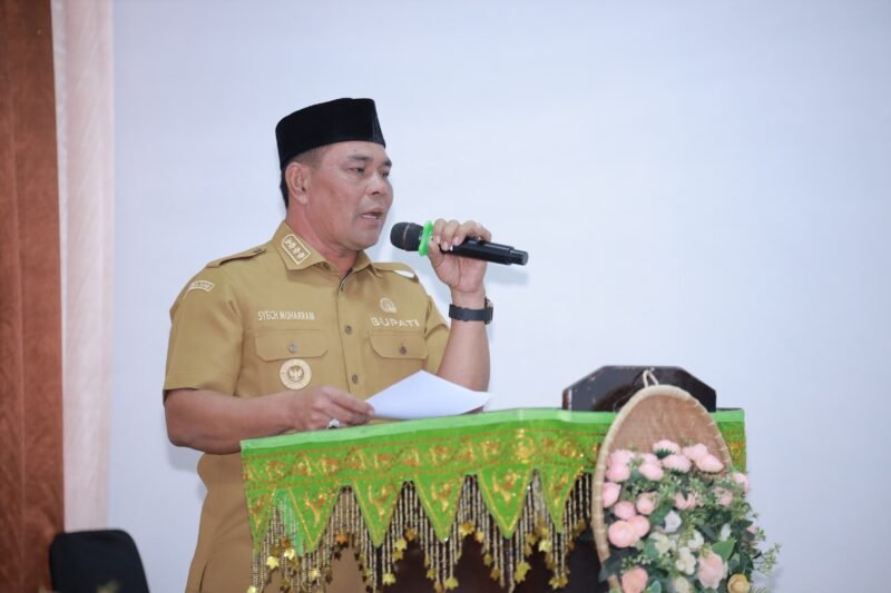 Bupati Aceh Besar H. Muharram Idris (Syech Muharram) menghadiri Rakor Kecamatan Tahun 2026 di Gedung Dekranasda Aceh Besar, Gampong Gani, Senin (25/5/2026).
