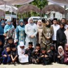 Istri Gubernur Aceh, Marlina Muzakir alias Kak Na, menggelar open house Idul Adha 1447 H di Gampong Keutambang, Pante Ceureumen, Aceh Barat pada Kamis 28/5/2026.
