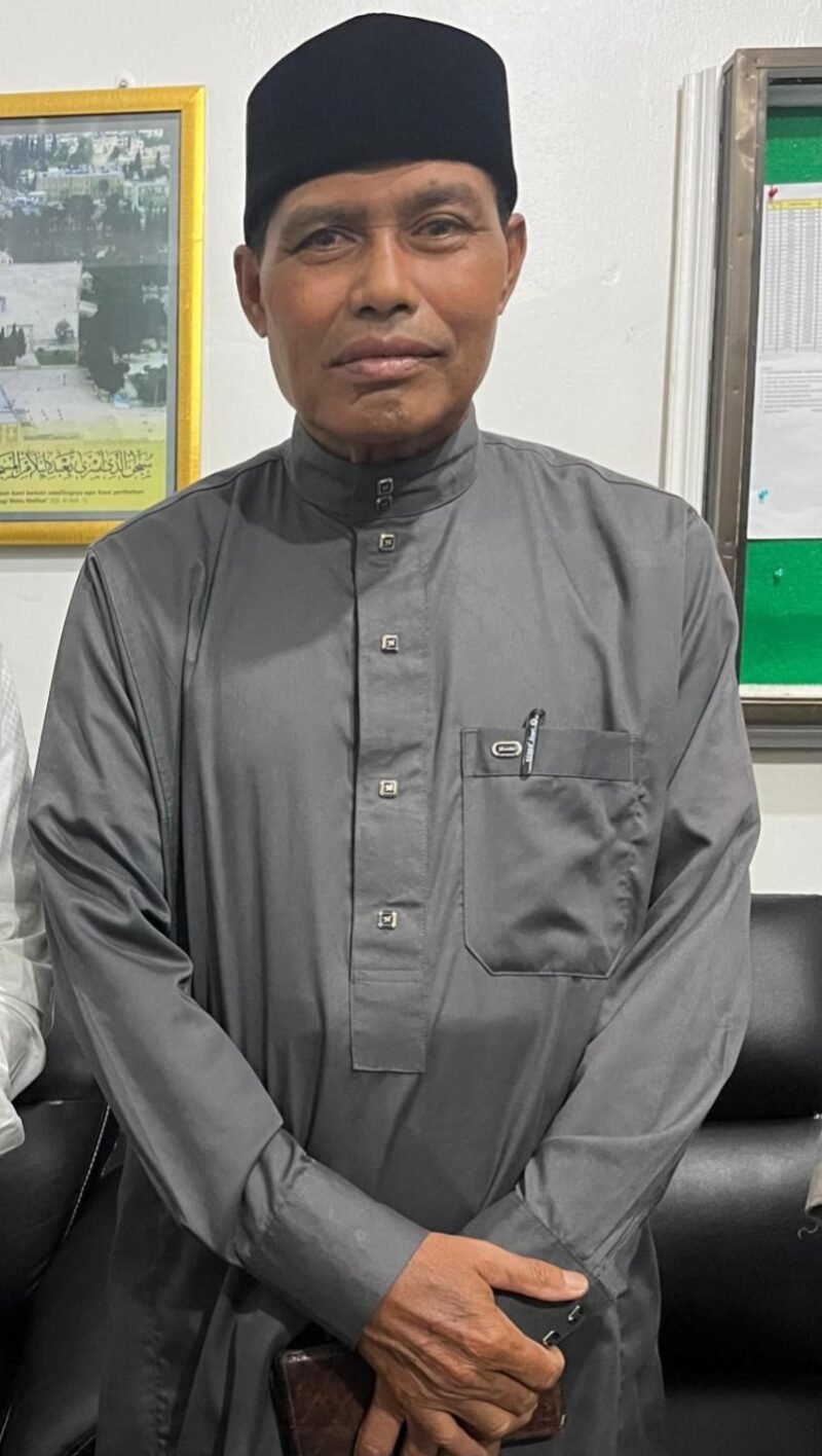 Khatib Jumat Masjid Agung Alfalah Sigli, Tgk Amri Abdullah Utue (65), wafat dalam posisi sujud rakaat pertama, Jumat (1/5/2026). Warga Desa Raya Utue, Pidie itu lancar sampaikan khutbah tanpa tanda sakit.