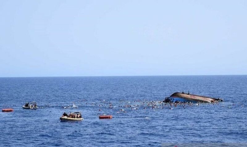 Kapal angkut WNA tenggelam di Malaysia Minggu (17/5/2026), 16 tewas 23 selamat, diduga akibat cuaca buruk dan kelebihan muatan.