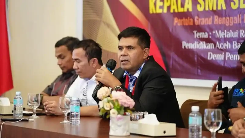 Kepala Dinas Pendidikan Aceh, Murthalamuddin, MSP. Ia menegaskan agar seluruh sekolah di Aceh mempedomani aturan peringatan Hardiknas 2026 dan aktif dalam kegiatan sosial pasca-upacara.