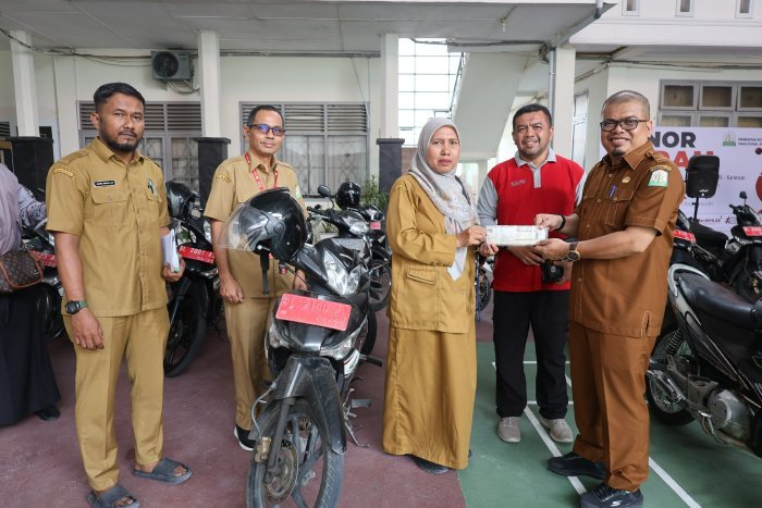 Kadinsos Aceh Budi Afrizal pimpin apel kendaraan dinas Selasa (19/5/2026), tegaskan penertiban aset, cek STNK dan pajak, serta beri 1 minggu bagi eks ASN kembalikan kendaraan.