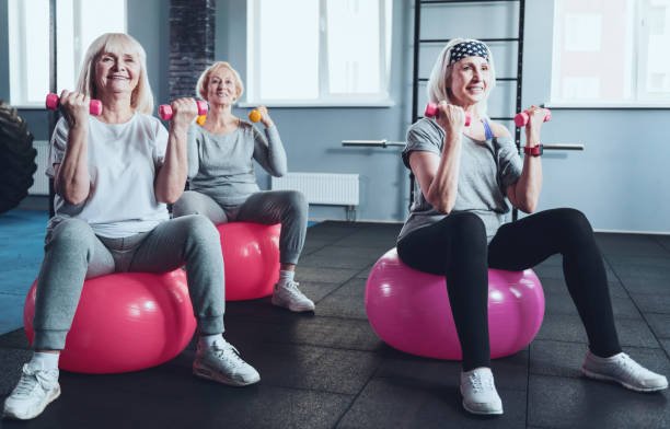 Melakukan medical check-up secara rutin adalah langkah preventif terbaik. Deteksi dini terhadap tekanan darah dan kadar kolesterol membantu generasi Boomer menikmati hidup lebih lama tanpa kekhawatiran medis yang serius.