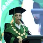 Prof Dr KH Said Agil Husin Al Munawar MA dalam orasi ilmiah pada hari ketiga Rapat Senat Terbuka Wisuda Sarjana Tahun 2026 UIN Ar-Raniry mengingatkan para lulusan perguruan tinggi untuk terus belajar dan mengembangkan pengetahuan, Rabu (24/6/2026).