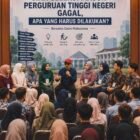 Penulis bersama mahasiswa
