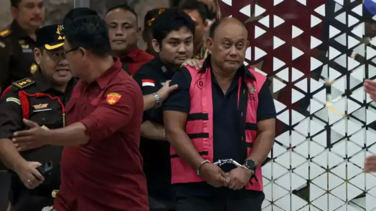 Kejaksaan Agung menetapkan tiga mantan pimpinan Badan Gizi Nasional (BGN)—Dadan Hindayana, Sonny Sanjaya, dan Lodewyk Pusung—sebagai tersangka dugaan korupsi program Makan Bergizi Gratis (MBG), Rabu (3/6/2026).