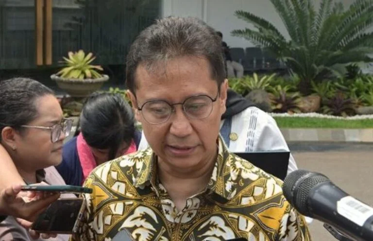 Menteri Kesehatan Budi Gunadi Sadikin. Pemanggilan Menkes oleh Presiden Prabowo memicu berbagai tafsir di kalangan pengamat, mengingat latar belakangnya yang kuat di bidang keuangan, perbankan, dan pengelolaan BUMN.