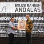 Solusi Bangun Andalas menerima penghargaan Garda Kemanusiaan Aceh dari Jaringan Media Siber Indonesia (JMSI) Provinsi Aceh atas kontribusi Solusi Bangun Andalas dalam upaya penanggulangan bencana hidrometeorologi di Aceh. Penghargaan diterima oleh Faraby Azwany, Head of Media Solusi Bangun Andalas.