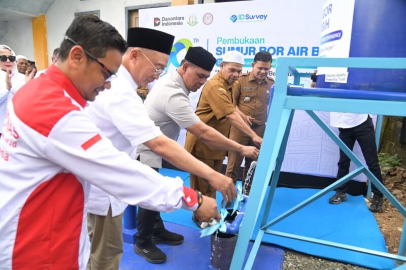 Bupati Aceh Besar, H Muharram Idris tinjau Sumur Bor Air Bersih di Gampong Lambleut, Kecamatan Darul Kamal, Aceh Besar, Selasa (02/06/2026). FOTO/MC ACEH BESAR