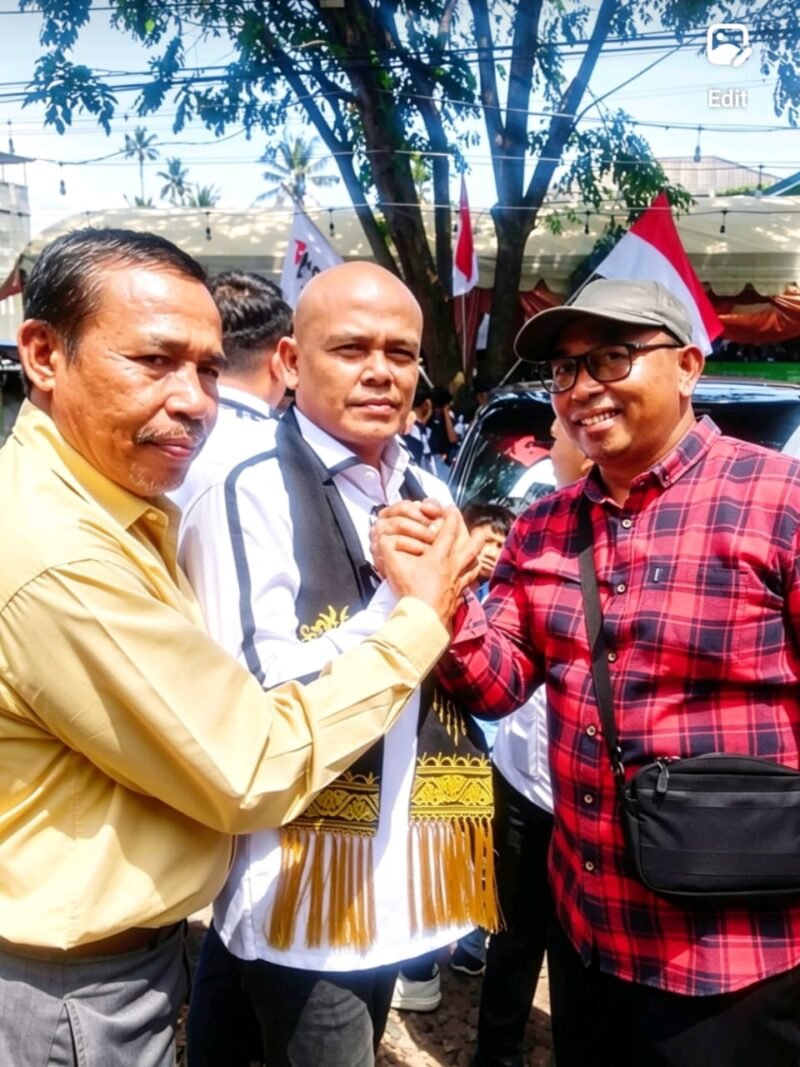 Arjuna Putra (Aceh Barat Daya) dan Arjuna Fahlefi (Pidie Jaya) saat menghadiri acara penyambutan Ketua PSI di Banda Aceh. Kehadiran 