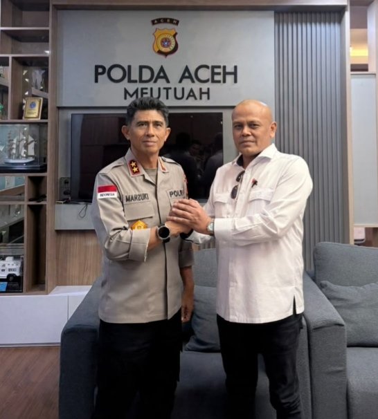 Ketua DPW PSI Aceh, T Rival Amiruddin (kiri), saat melakukan kunjungan silaturahmi dengan Kapolda Aceh, Marzuki Ali Basyah, di Mapolda Aceh, Selasa (2/6/2026). Pertemuan ini membahas kolaborasi strategis mulai dari penguatan ekonomi rakyat hingga pembangunan Aceh yang lebih maju.