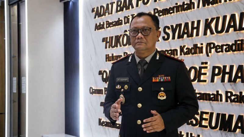Kabid Humas Polda Aceh, Kombes Pol. Joko Krisdiyanto, S.I.K., saat memberikan keterangan terkait peresmian operasional gedung baru KCP BSI Polda Aceh, Rabu (3/6/2026).