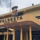 ​Kasi Propam Polresta Banda Aceh, AKP Adi Suriyono, saat memberikan keterangan terkait perkembangan pemeriksaan oknum personel berinisial Aiptu ZK oleh Subbid Paminal Propam Polda Aceh, Rabu (3/6/2026).