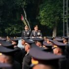 Wakapolri Komjen Pol. Dedi Prasetyo menyematkan tanda pangkat efektif kepada perwakilan perwira pada Upacara Penutupan Pendidikan dan Pelantikan Perwira Polri SIP Angkatan ke-55 dan SIP Khusus Intelijen Angkatan ke-11 TA 2026 di Lapangan Soetadi Ronodipuro, Setukpa Lemdiklat Polri, Sukabumi, Kamis (4/6/2026).