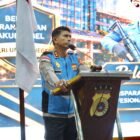 Kapolda Aceh, Irjen Pol Drs. Marzuki Alibasyah, M.M, saat memberikan arahan dan menegaskan prinsip BETAH (Bersih, Transparan, Akuntabel, dan Humanis) kepada para peserta dan orang tua pada penutupan sidang terbuka di Gedung Meuligoe. (Foto: Dok. Humas Polda Aceh)