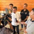 Ketua Umum Perbakin Abes,Teuku Novizal Aiyub SE.AK memberikan keterangan pers kepada media cetak dan elektronik di Barika Cafe, Kecamatan Ingin Jaya, Aceh Besar, Jumat (05/06/2026). FOTO/MC ACEH BESAR 