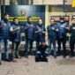 Tim Rimueng Koetaradja Polresta Banda Aceh saat mengamankan terduga pelaku pencurian uang tunai berinisial MI (26) beserta barang bukti hasil kejahatan, Jumat (5/6/2026) dini hari. (Foto: Dok. Polresta Banda Aceh)
