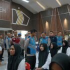Kapolda Aceh Irjen Pol. Drs. Marzuki Ali Basyah, M.M., didampingi Wakapolda Aceh Brigjen Pol. Ari Wahyu Widodo, S.I.K., saat meninjau langsung pelaksanaan Pemeriksaan Kesehatan (Rikkes) Tahap II Penerimaan Bintara Polri T.A. 2026 di Gedung Presisi Polda Aceh, Senin (8/6/2026).