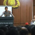 Kapolda Aceh, Irjen Pol. Drs. Marzuki Ali Basyah, M.M., memberikan arahan dan motivasi kepada 250 peserta Program Pelatihan (Prolat) Kewilayahan TA 2026 di Aula Serbaguna SPN Polda Aceh, Seulawah, Kabupaten Aceh Besar, Selasa (9/6/2026). 