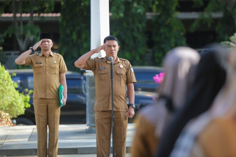 Jaksa Ahli Madya, Mukhsin, SH, MH, yang kembali mendapat kepercayaan dari Kejaksaan Agung RI dan Pemerintah Kota Banda Aceh untuk melanjutkan jabatannya sebagai Kepala Bagian Hukum Sekretariat Daerah Kota Banda Aceh hingga dua tahun ke depan. (Foto: Dok. Humas Pemko Banda Aceh)