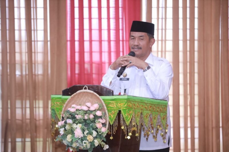 Wakil Bupati Aceh Besar Drs Syukri menyampaikan sambutan dan sekaligus membuka Pelatihan Nazhir Wakaf di Aula Dekranasda Aceh Besar, Gampong Gani, Kecamatan Ingin Jaya, Aceh Besar, Rabu (10/6/2026).FOTO/ PROKOPIM PEMKAB ACEH BESAR