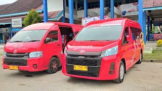 Perwakilan manajemen PT JRG saat mendatangi kediaman keluarga korban kecelakaan di Kabupaten Pidie untuk menyampaikan belasungkawa mendalam secara langsung, Senin (15/6/2026).