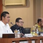 Sekretaris Daerah Aceh, Muhammad Nasir, menyampaikan pandangan Pemerintah Aceh mengenai pentingnya penguatan Dana Otsus dalam pertemuan dengan Komisi II DPR RI di Gedung Serbaguna Kantor Gubernur Aceh, Rabu (17/6/2026).
