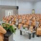 Ketua Dharma Wanita Persatuan (DWP) Aceh, Malahayati M. Nasir, menyampaikan sambutan saat membuka Rapat Koordinasi (Rakor) DWP se-Aceh Tahun 2026 di Aula Sekretariat DWP Aceh, Rabu (17/6/2026). Rakor tahun ini mengusung tema peningkatan kapasitas SDM dan penguatan solidaritas organisasi. (Foto: Humas DWP Aceh)