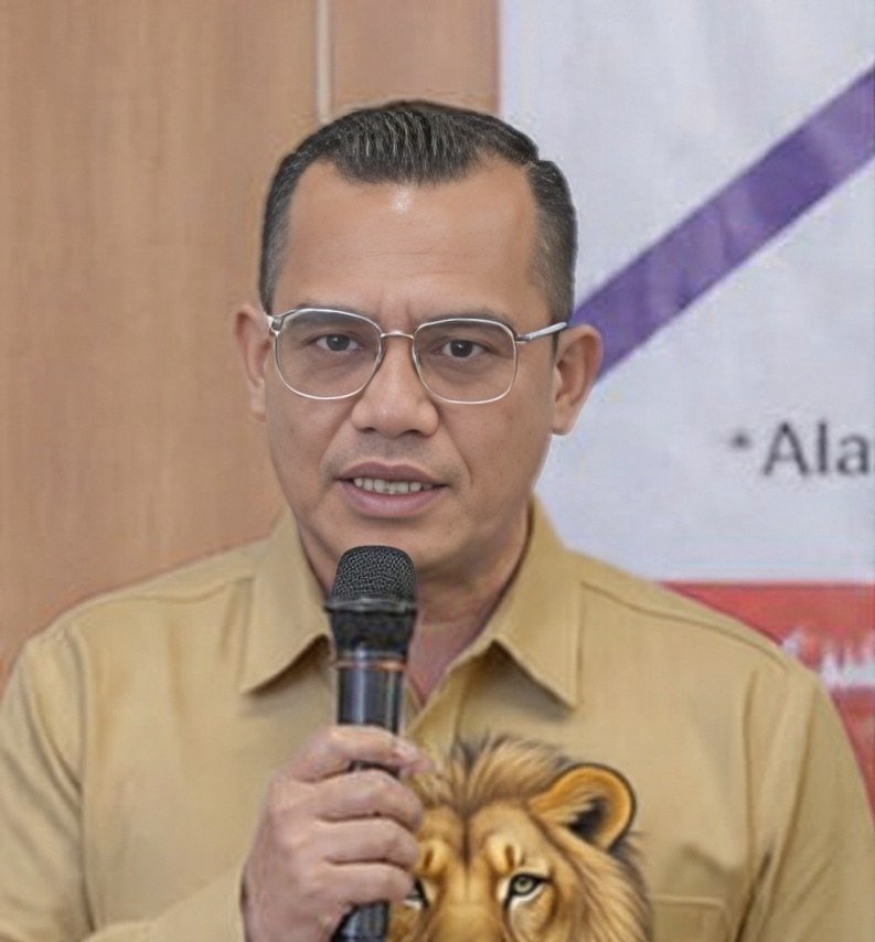 Tokoh masyarakat Aceh, Suryadi Djamil atau yang akrab disapa Om Sur, saat memberikan pernyataan terkait pelaksanaan Bhayangkara Fest 2026 yang digelar Polda Aceh pada 19–22 Juni di Lapangan Merah, Banda Aceh. 