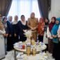 Ketua TP PKK Aceh Marlina Muzakir (Kak Na) saat menerima kunjungan silaturahmi Ketua International Woman’s Peace Group (IWPG) Ana Milana Puspita Sari, Kamis (18/6/2026). 