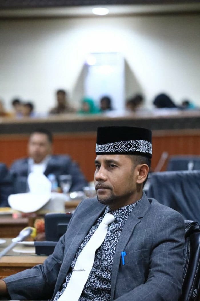 Ketua Komisi I DPRA Tgk Muharuddin apresiasi TVRI: warkop di Aceh boleh nobar Piala Dunia 2026 gratis tanpa lisensi. Warkop wajib registrasi resmi ke TVRI agar nobar berjalan lancar, Selasa 09/06/2026.