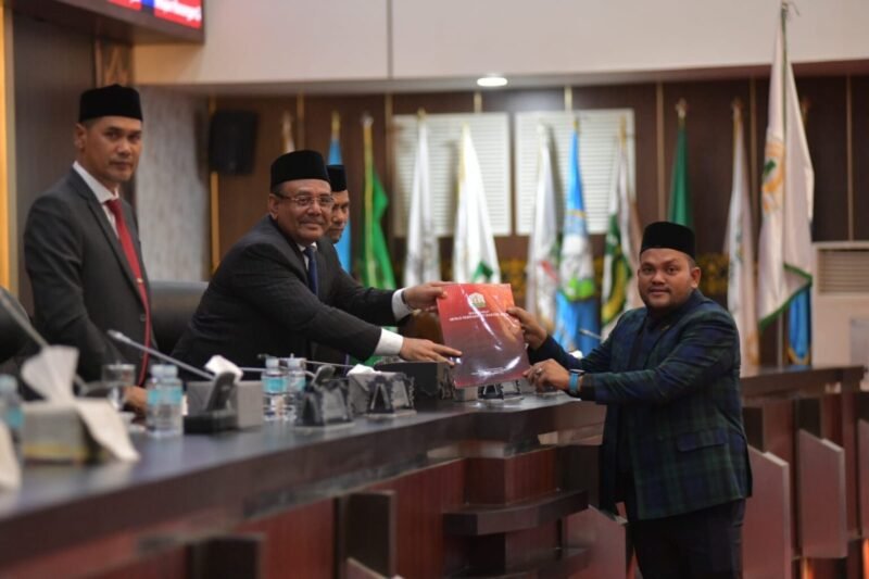 DPRA sahkan 3 Raqan usul inisiatif 2026: Minerba, Pelaksanaan Syariat Islam via Fardhu Ain & Baca Tulis Al-Qur’an, serta Penyelamatan Generasi Aceh. Raqan Minerba jadi sorotan untuk tata kelola tambang di Aceh, Senin 22/06/2026.