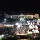 Ribuan warga memadati Lapangan Merah Mapolda Aceh pada malam ketiga pelaksanaan Bhayangkara Fest 2026 di Banda Aceh, Minggu (21/6/2026). Data CCTV People Counting mencatat sebanyak 33.149 orang berkunjung ke festival yang digelar dalam rangka menyambut Hari Bhayangkara ke-80 tersebut. (Foto: Dok. Humas Polda Aceh)