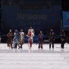 Sejumlah peserta cilik tampil percaya diri dalam lomba Fashion Show hari ke-4 Bhayangkara Fest 2026 di Lapangan Polda Aceh, Banda Aceh, Senin (22/6/2026). Acara ini diikuti oleh 60 peserta dari kategori anak-anak dan remaja guna mengasah kreativitas serta rasa percaya diri sejak dini.