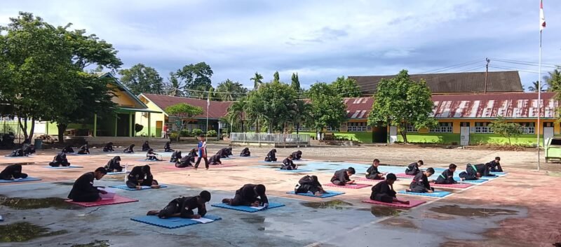 Suasana pelaksanaan ujian tulis semester bagi puluhan Askar Academy Silet Nanggroe Atjeh Darussalam (ASNAD) di wilayah MTsN 4 Aceh Besar.