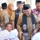 Mendikdasmen Prof. Abdul Mu'ti didampingi Kepala Dinas Pendidikan Aceh, Murthalamuddin, S.Pd., MSP, meninjau fasilitas baru di SLB YPAC Banda Aceh usai meresmikan rampungnya program revitalisasi sekolah di Aceh, Selasa (23/6/2026).