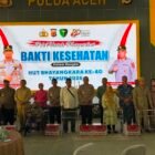 Kapolda Aceh Irjen Pol. Drs. Marzuki Alibasyah, M.M., didampingi para Pejabat Utama Polda Aceh dan Ketua Bhayangkari Daerah Aceh Ny. Ira Marzuki, meninjau langsung pelaksanaan layanan kesehatan gratis dalam rangka Hari Bhayangkara ke-80 di Meuligoe Tribrata Polda Aceh, Selasa (23/6/2026).