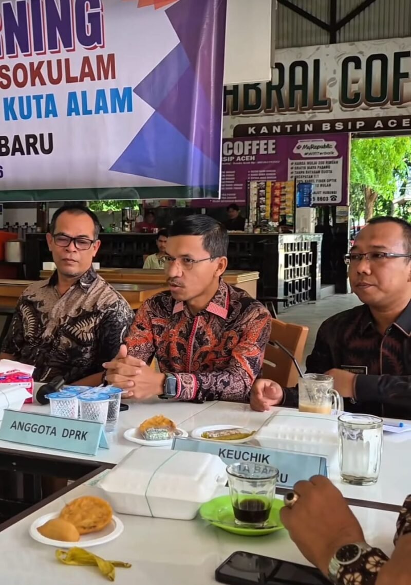 Ketua Komisi IV DPRK Banda Aceh Farid Nyak Umar menghadiri Coffee Morning ASOKULAM bersama Forkopimcam, para keuchik, imum mukim & tokoh masyarakat di Kuta Alam, Selasa 23/6/2026.